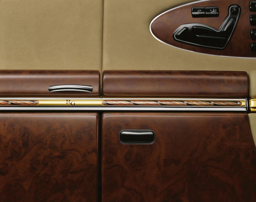 Детали интерьера Maybach 62 (V240) 2002 года  (фото 13 из 248)